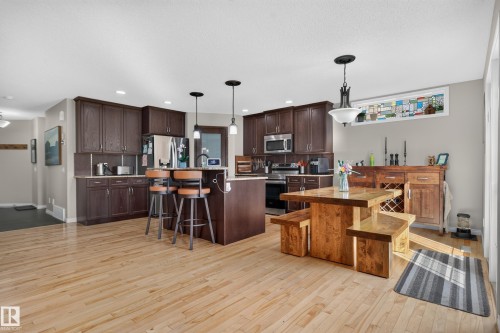 20853 92A Avenue Nw, Edmonton, AB 