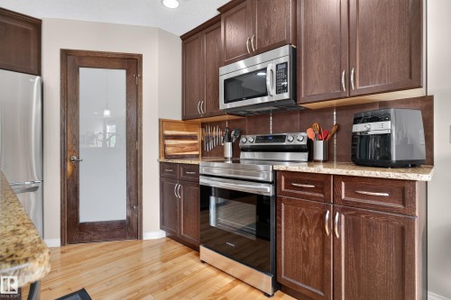 20853 92A Avenue Nw, Edmonton, AB 