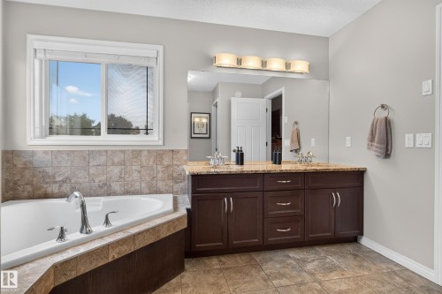 20853 92A Avenue Nw, Edmonton, AB 