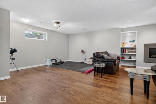 20853 92A Avenue Nw, Edmonton, AB 