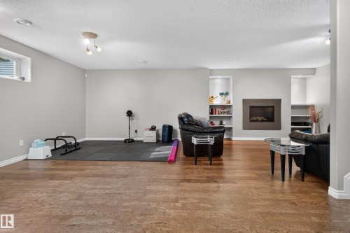 20853 92A Avenue Nw, Edmonton, AB 