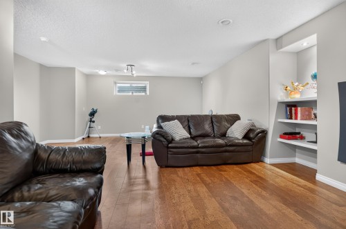20853 92A Avenue Nw, Edmonton, AB 