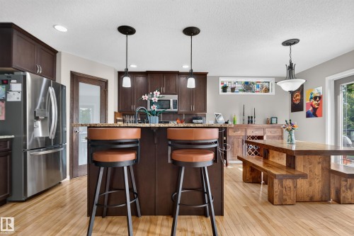 20853 92A Avenue Nw, Edmonton, AB 