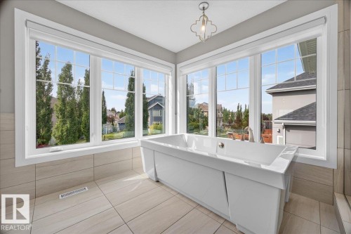 2032 90 Street Sw, Edmonton, AB 
