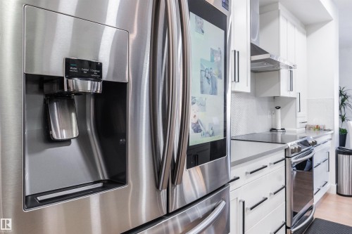 1399 Watt Drive Sw, Edmonton, AB - Indoor Photo Showing Kitchen With Upgraded Kitchen