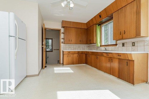 10509 77 Street Nw, Edmonton, AB 