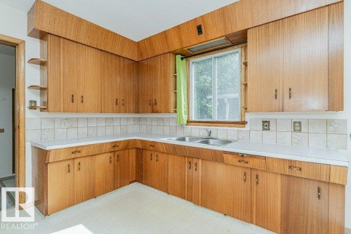 10509 77 Street Nw, Edmonton, AB 