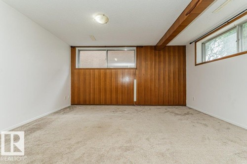 10509 77 Street Nw, Edmonton, AB 