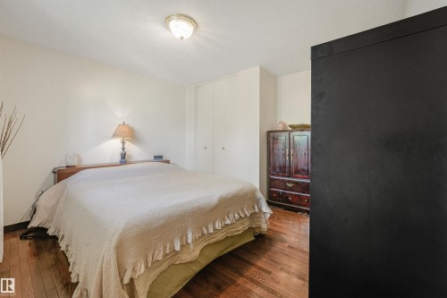 4708 Malmo Road Nw, Edmonton, AB - Indoor Photo Showing Bedroom