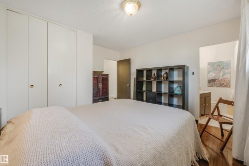 4708 Malmo Road Nw, Edmonton, AB - Indoor Photo Showing Bedroom