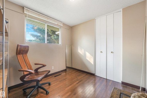 4708 Malmo Road Nw, Edmonton, AB - Indoor Photo Showing Other Room