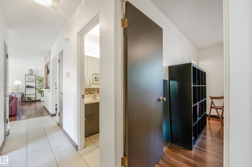 4708 Malmo Road Nw, Edmonton, AB - Indoor Photo Showing Other Room