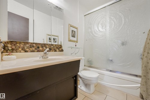 4708 Malmo Road Nw, Edmonton, AB - Indoor Photo Showing Bathroom