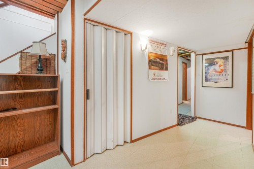 4708 Malmo Road Nw, Edmonton, AB - Indoor Photo Showing Other Room