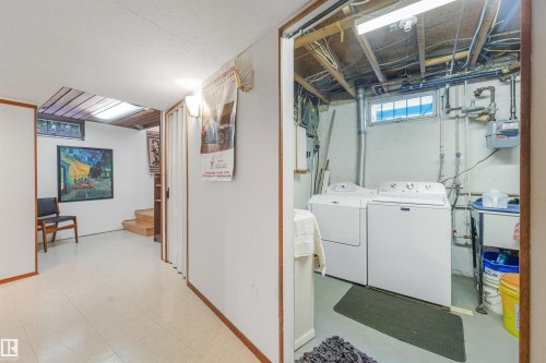 4708 Malmo Road Nw, Edmonton, AB - Indoor Photo Showing Laundry Room