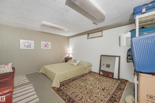 4708 Malmo Road Nw, Edmonton, AB - Indoor Photo Showing Bedroom