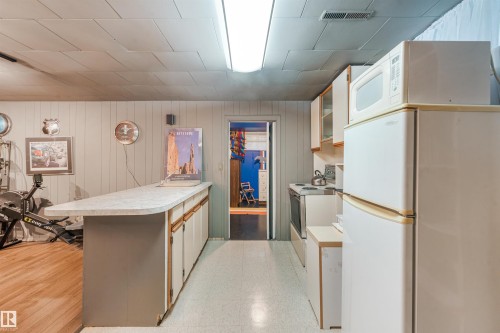 4708 Malmo Road Nw, Edmonton, AB - Indoor Photo Showing Kitchen