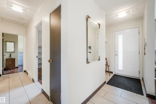 4708 Malmo Road Nw, Edmonton, AB - Indoor Photo Showing Other Room