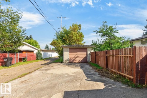 Detached garage featuring a roll-up door - 7304 98A Avenue Nw, Edmonton, AB 