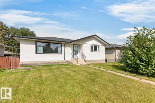 White exterior siding with a black trimmed picture window - 7304 98A Avenue Nw, Edmonton, AB 