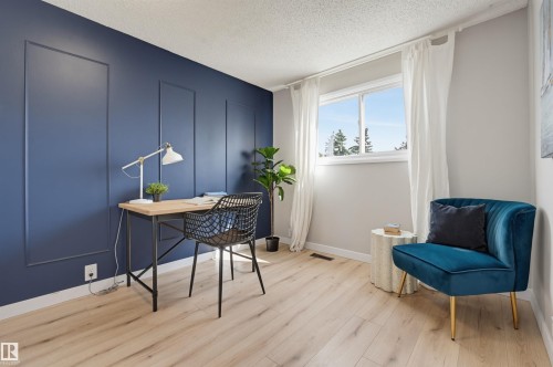 Feature wall with panel molding - 4125 38 Street Nw, Edmonton, AB 