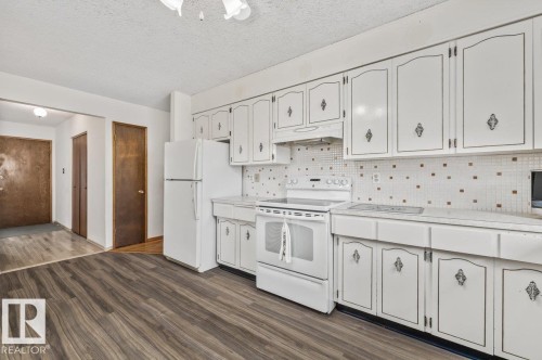 6708 31 Avenue Nw, Edmonton, AB - Indoor Photo Showing Kitchen