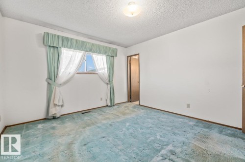 6708 31 Avenue Nw, Edmonton, AB - Indoor Photo Showing Other Room