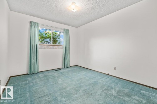 6708 31 Avenue Nw, Edmonton, AB - Indoor Photo Showing Other Room
