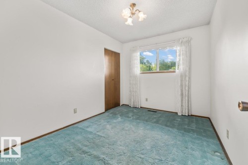 6708 31 Avenue Nw, Edmonton, AB - Indoor Photo Showing Other Room