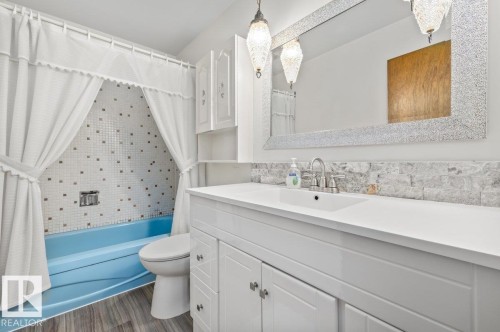 6708 31 Avenue Nw, Edmonton, AB - Indoor Photo Showing Bathroom