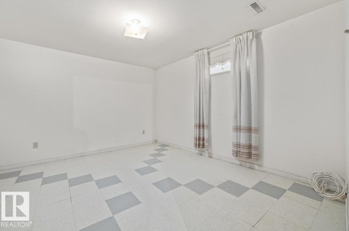 6708 31 Avenue Nw, Edmonton, AB - Indoor Photo Showing Other Room