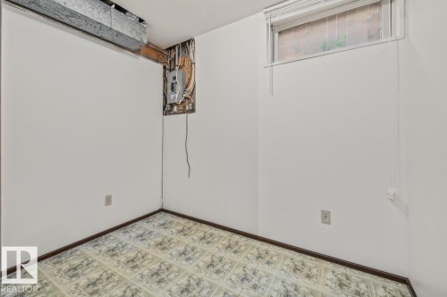 6708 31 Avenue Nw, Edmonton, AB - Indoor Photo Showing Other Room