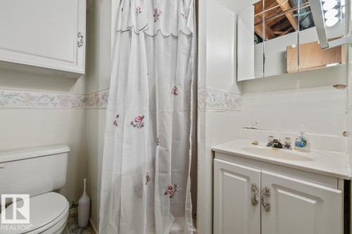 6708 31 Avenue Nw, Edmonton, AB - Indoor Photo Showing Bathroom