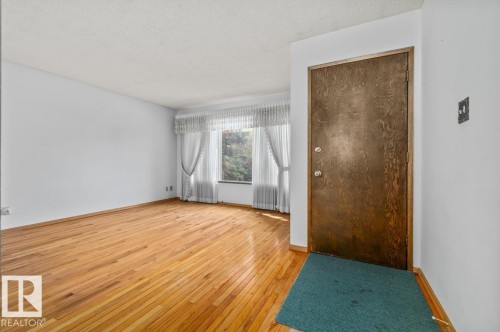 6708 31 Avenue Nw, Edmonton, AB - Indoor Photo Showing Other Room