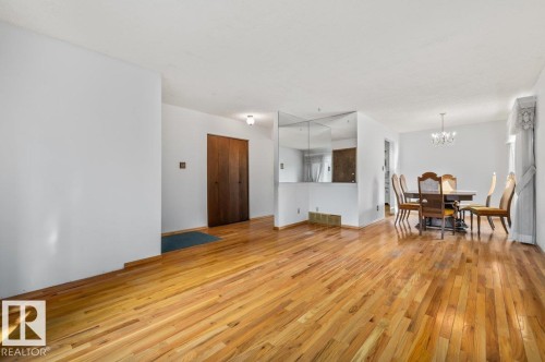 6708 31 Avenue Nw, Edmonton, AB - Indoor