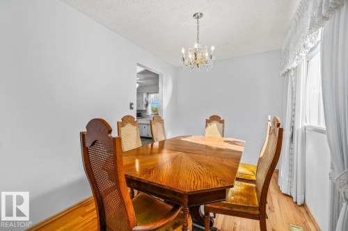 6708 31 Avenue Nw, Edmonton, AB - Indoor Photo Showing Dining Room