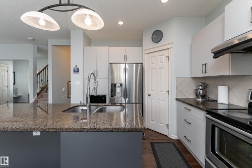 6736 19 Avenue Sw, Edmonton, AB 