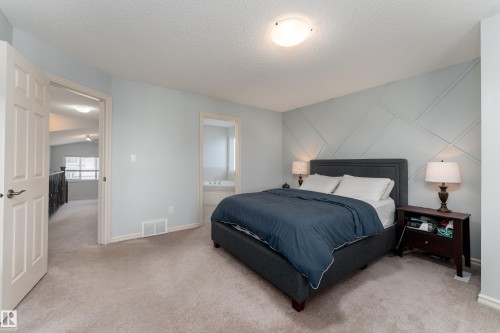 6736 19 Avenue Sw, Edmonton, AB 