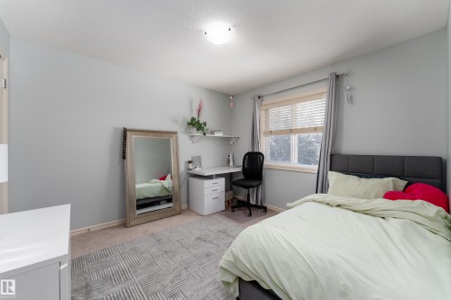 6736 19 Avenue Sw, Edmonton, AB 