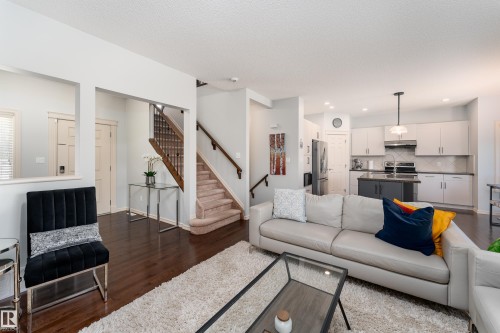 6736 19 Avenue Sw, Edmonton, AB 