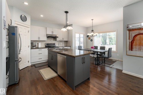 6736 19 Avenue Sw, Edmonton, AB 