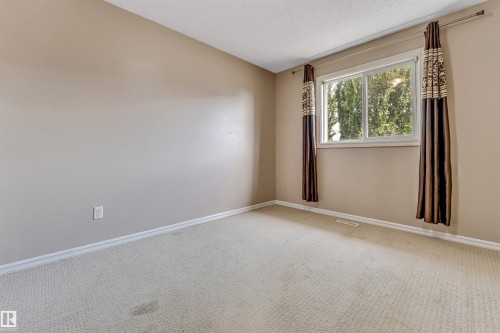 7743 8 Avenue Sw, Edmonton, AB - Indoor Photo Showing Other Room