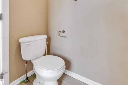 7743 8 Avenue Sw, Edmonton, AB - Indoor Photo Showing Bathroom