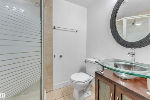 7743 8 Avenue Sw, Edmonton, AB - Indoor Photo Showing Bathroom