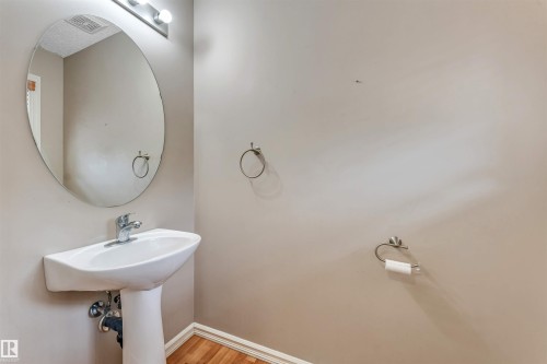 7743 8 Avenue Sw, Edmonton, AB - Indoor Photo Showing Bathroom