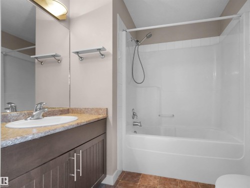 2512 Anderson Way Sw, Edmonton, AB - Indoor Photo Showing Bathroom
