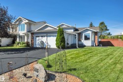5735 152A Avenue NW  Edmonton, AB T5A 4X7