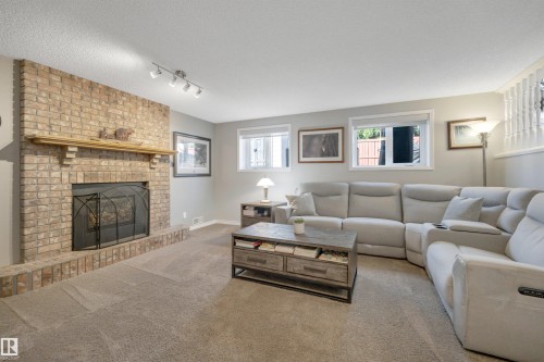 5735 152A Avenue Nw, Edmonton, AB 
