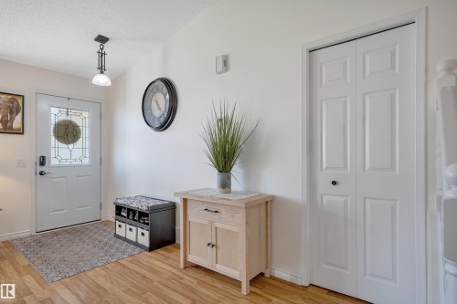 5735 152A Avenue Nw, Edmonton, AB 