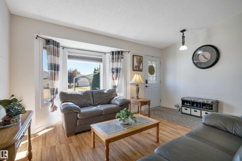 5735 152A Avenue Nw, Edmonton, AB 